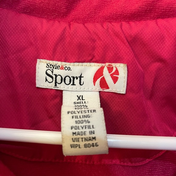 EUC-Style & Co Sport Quilted Zip Jacket. Raspberry. Size XL. 3 Zip Pockets. - Picture 3 of 4